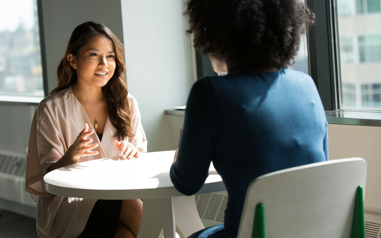 Mentor advising an entrepreneur one to one